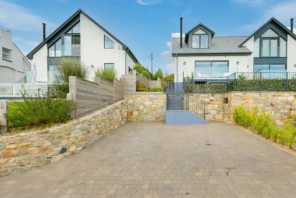 Sea Sands, from the outside