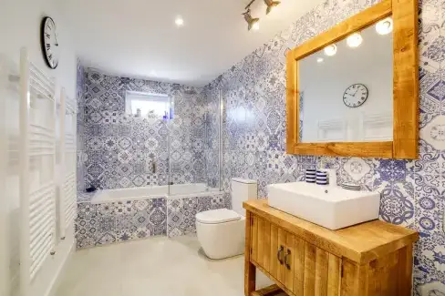 Family bathroom at Seahaven, Cornwall