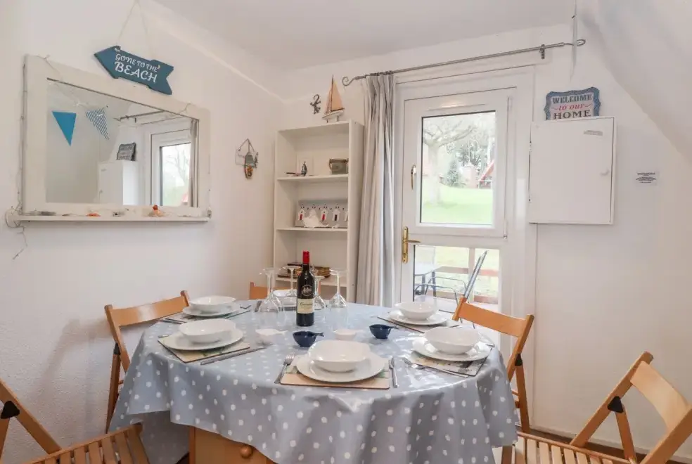 Dining room at Seashell Holiday Lodge 97