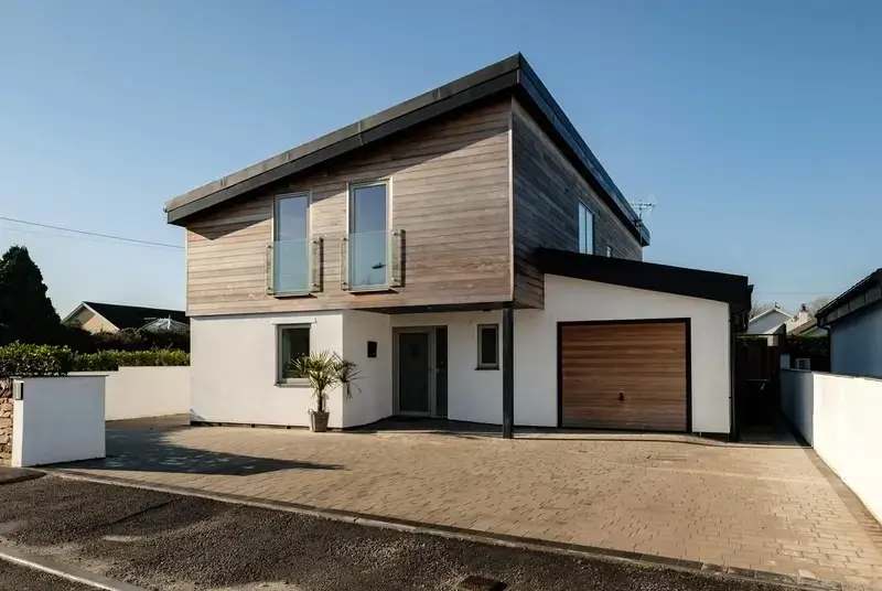 Seastar, from the outside