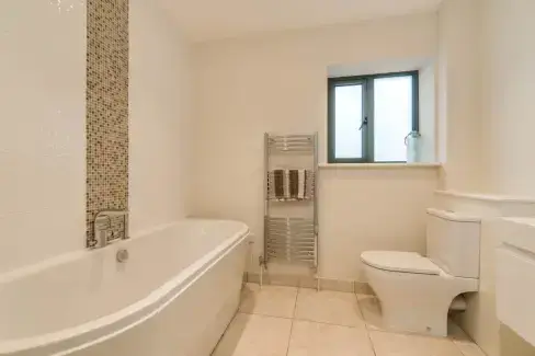 Family bathroom at Seven Ocean Reach, Devon