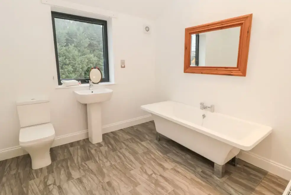 Family bathroom at Shepherd's House