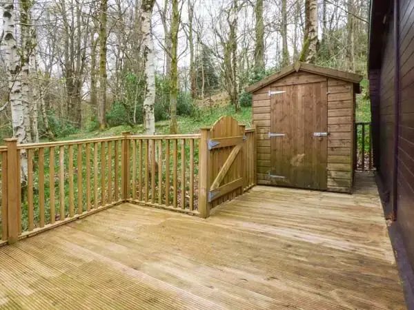 Decked area at Skiptory Woodland Holiday Lodge