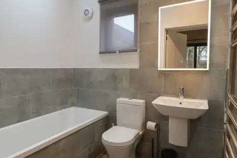 Family bathroom at Skylark, East Yorkshire