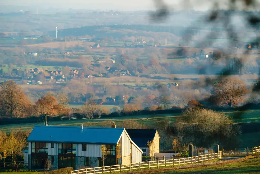 Countryside views at Sleeps 10, Gold Award Winning House, M1 rated, ideal for all generations with downstairs bedroom and wet room