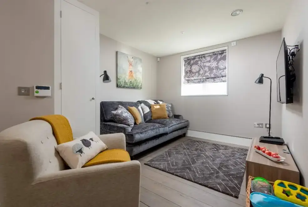 Lounge at Sleeps 10, Gold Award Winning House, M1 rated, ideal for all generations with downstairs bedroom and wet room