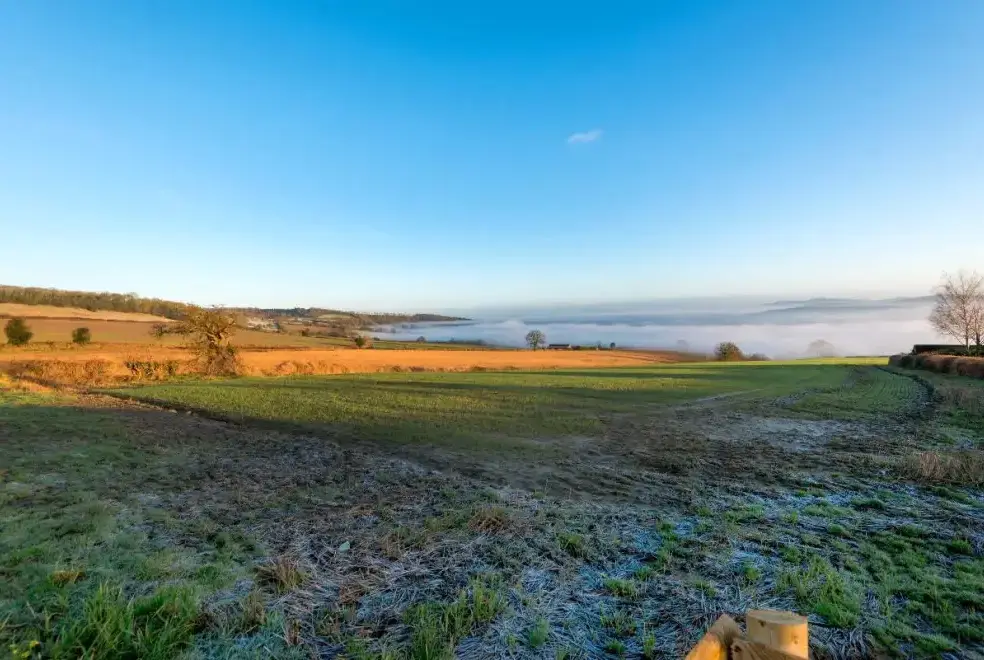 Countryside views at Sleeps 10, Gold Award Winning House, M1 rated, ideal for all generations with downstairs bedroom and wet room