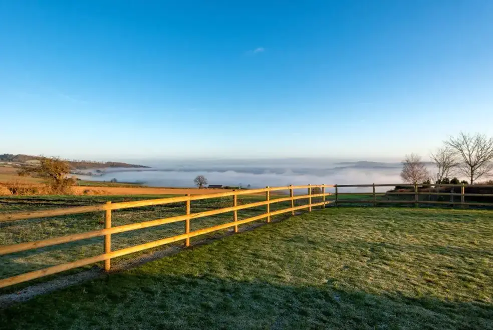 Countryside views at Sleeps 10, Gold Award Winning House, M1 rated, ideal for all generations with downstairs bedroom and wet room