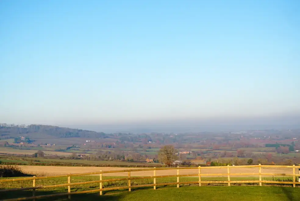 Countryside views at Sleeps 10, Gold Award Winning House, M1 rated, ideal for all generations with downstairs bedroom and wet room
