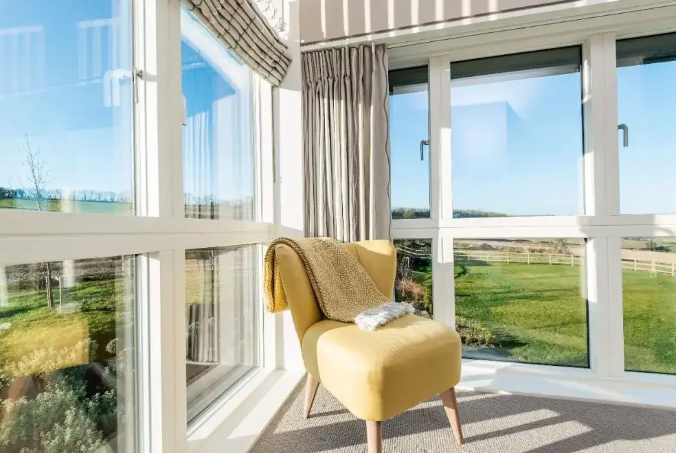 Countryside views at Sleeps 10, Gold Award Winning House, M1 rated, ideal for all generations with downstairs bedroom and wet room