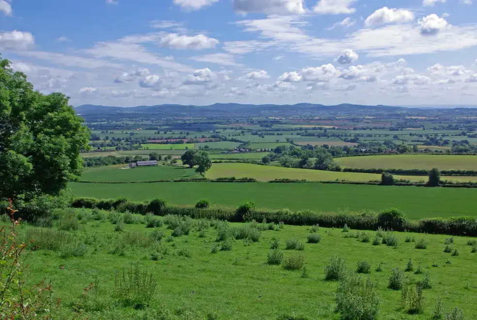 Countryside views at Sleeps 10, Gold Award Winning House, M1 rated, ideal for all generations with downstairs bedroom and wet room