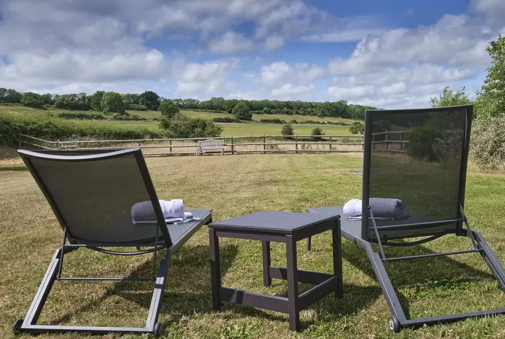 Countryside views at Sleeps 10, Gold Award Winning House, M1 rated, ideal for all generations with downstairs bedroom and wet room