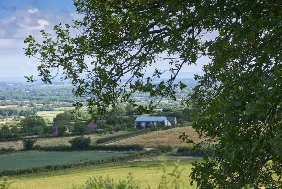 Countryside views at Sleeps 10, Gold Award Winning House, M1 rated, ideal for all generations with downstairs bedroom and wet room