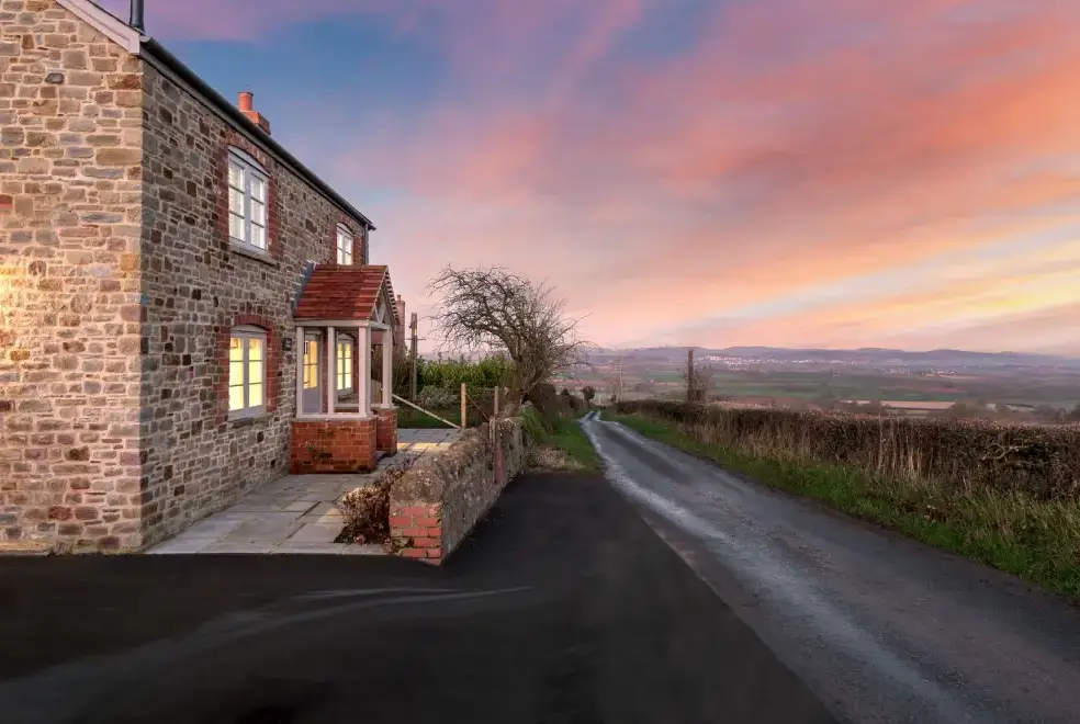 Countryside views at Sleeps 2, Romantic, Modern, Luxurious Cottage with garden, WiFi and Amazing Views