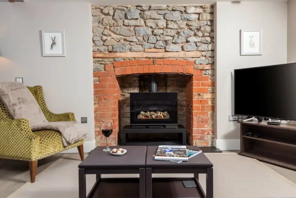 Lounge at Sleeps 2, Romantic, Modern, Luxurious Cottage with garden, WiFi and Amazing Views