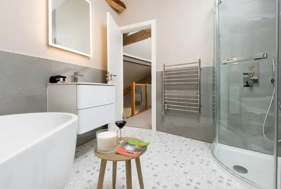 Family bathroom at Sleeps 2, Romantic, Modern, Luxurious Cottage with garden, WiFi and Amazing Views