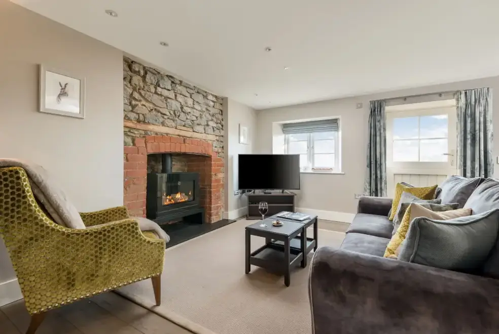 Lounge at Sleeps 2, Romantic, Modern, Luxurious Cottage with garden, WiFi and Amazing Views