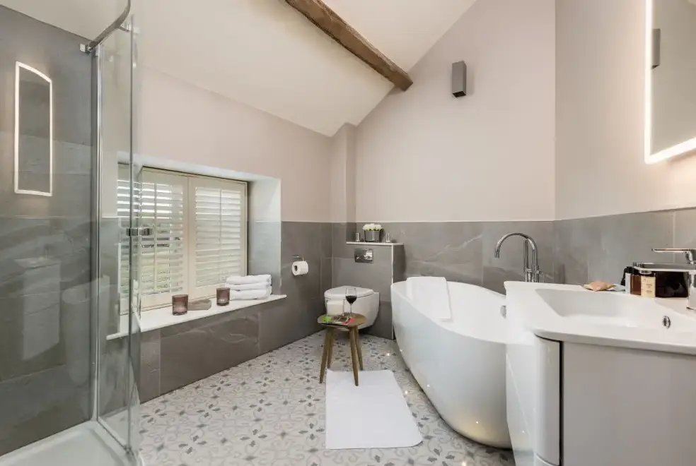 Family bathroom at Sleeps 2, Romantic, Modern, Luxurious Cottage with garden, WiFi and Amazing Views