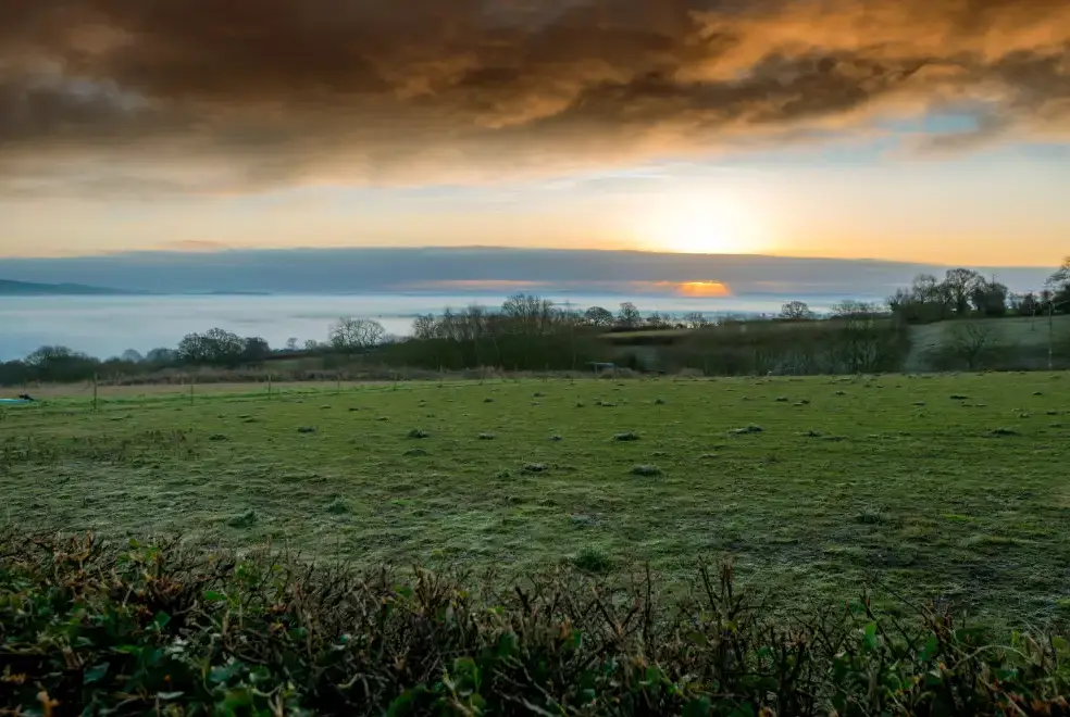 Countryside views at Sleeps 2, Romantic, Modern, Luxurious Cottage with garden, WiFi and Amazing Views