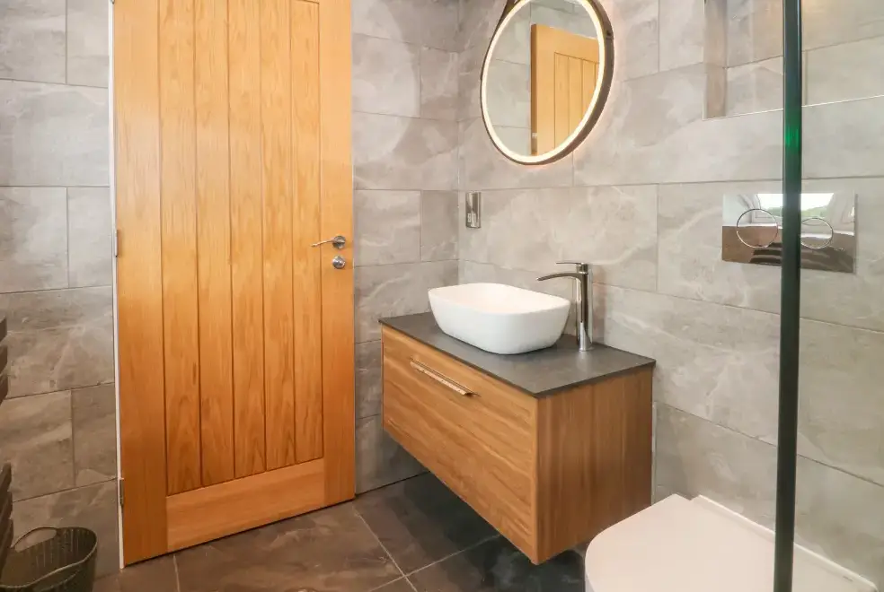 Ensuite bathroom at Small Lane Cottage