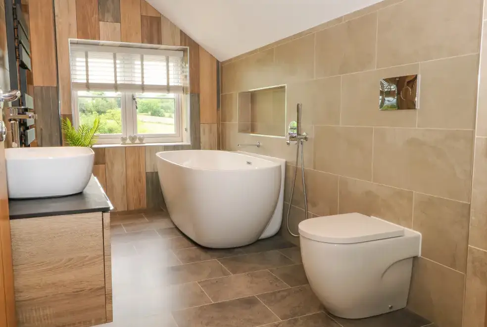Ensuite bathroom at Small Lane Cottage