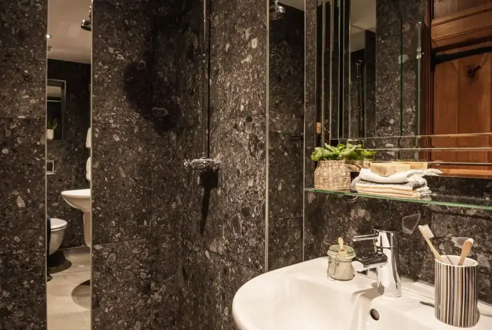 Ensuite bathroom at Smokeham Farm