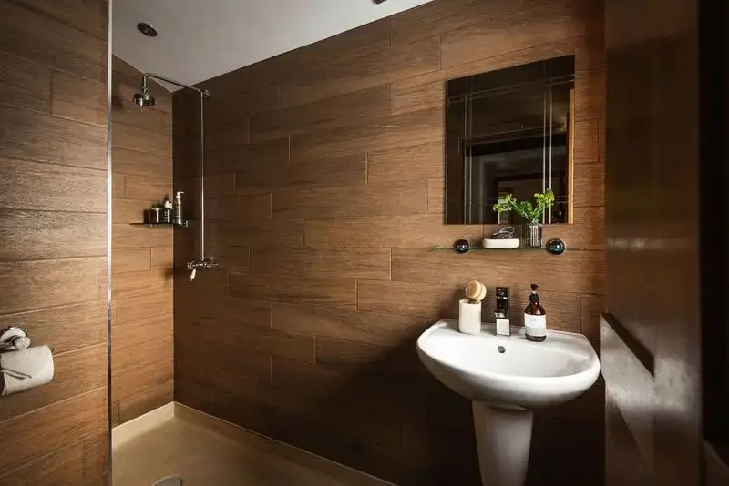 Shower room at Smokeham Farm