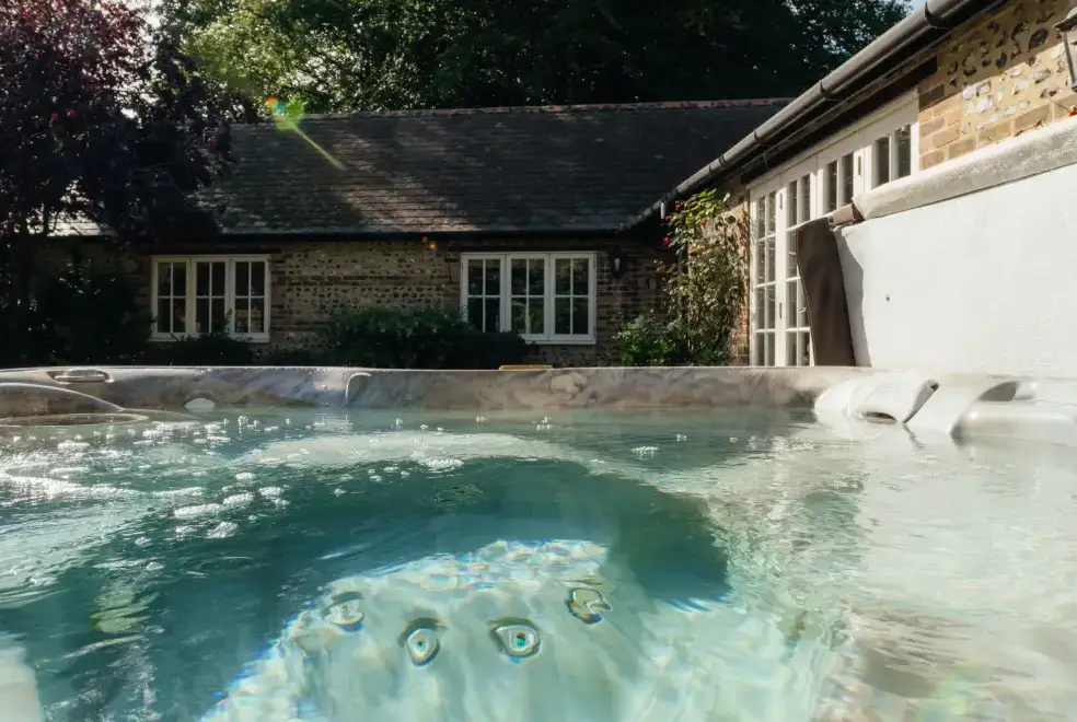 Private Outdoor Hot Tub at Snowdrop Cottage
