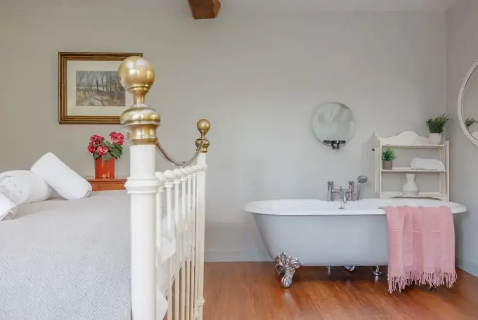 Luxurious bedroom at Snowdrop Cottage