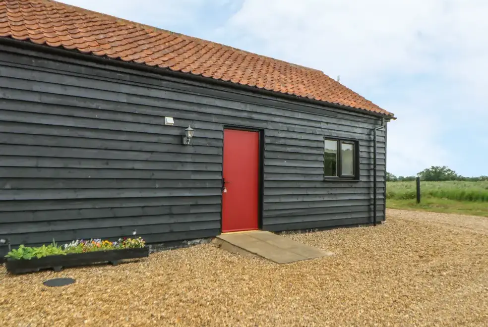 Snowy Owl Barn, from the outside
