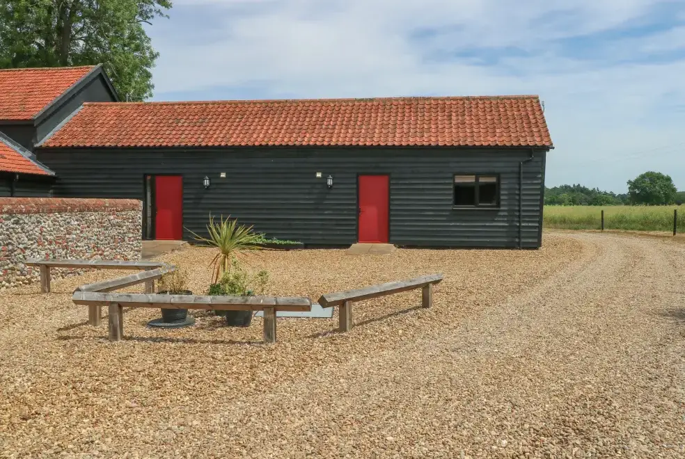 Snowy Owl Barn, from the outside