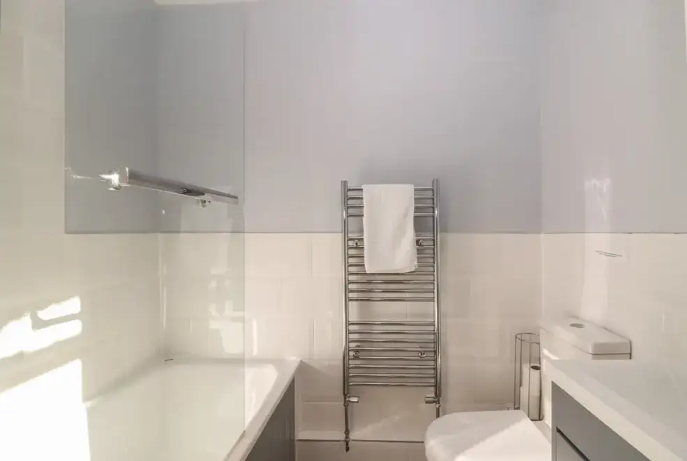 Family bathroom at South Hill Farmhouse