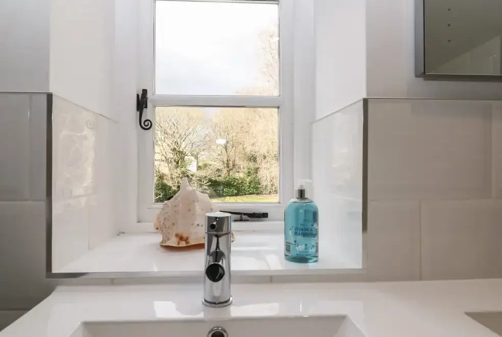 Family bathroom at South Hill Farmhouse