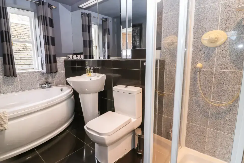 Family bathroom at South Hill Farmhouse