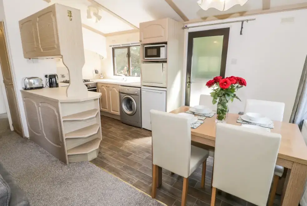 Kitchen/diner at Springtime Log Cabin