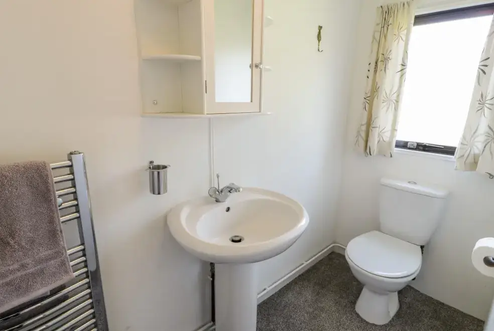 Loo at Springtime Log Cabin