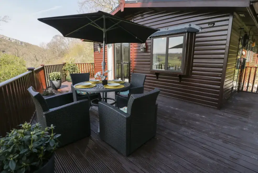 Decked area at Springtime Log Cabin