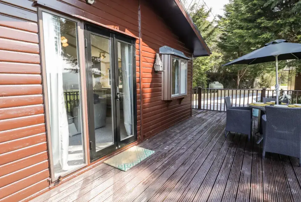 Decked area at Springtime Log Cabin