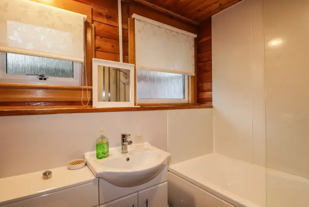 Ensuite bathroom at Spruce Lodge