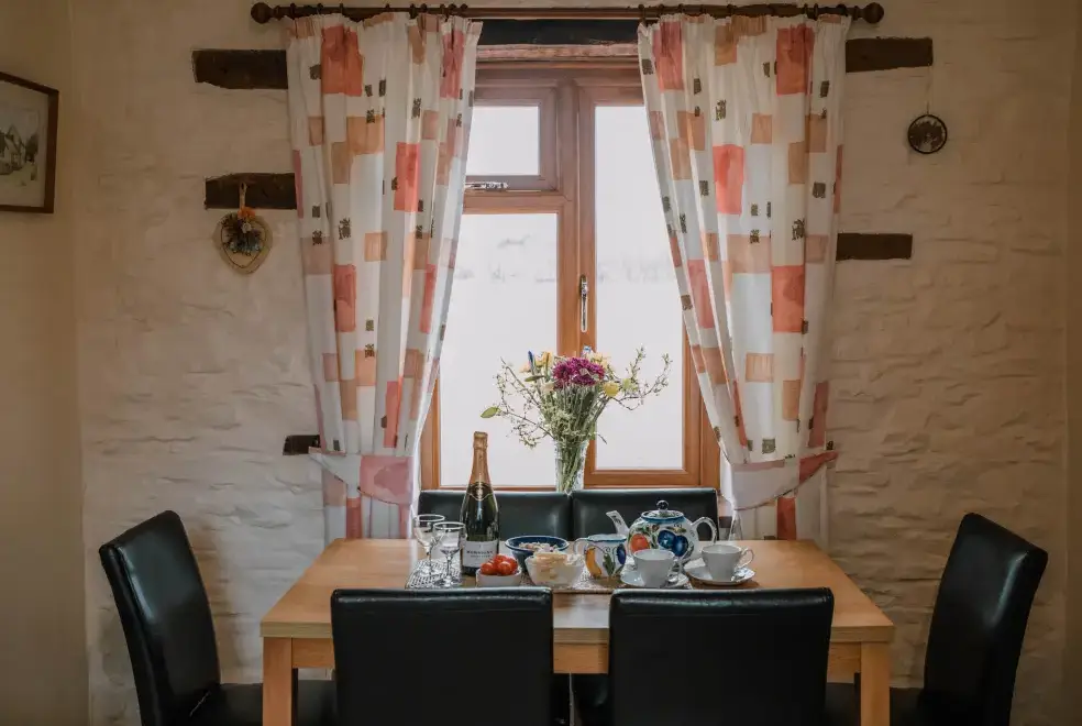 Dining room at Stargazer's Field House