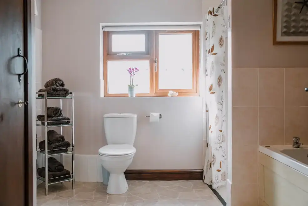 Family bathroom at Stargazer's Field House
