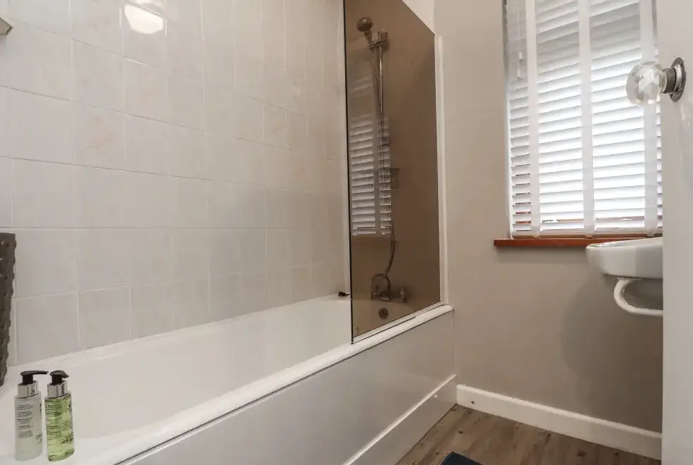 Family bathroom at Stonecroft