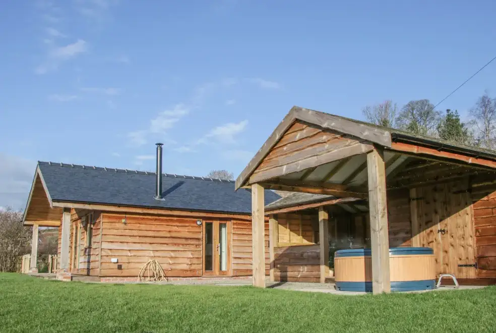 Stoney-Brook Lodge, from the outside