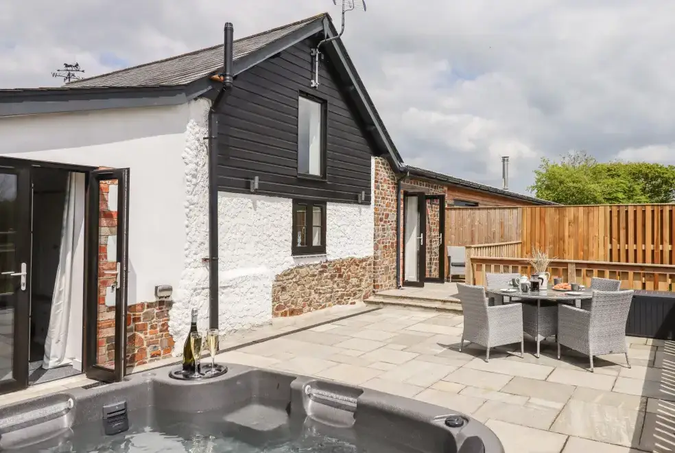 Patio area at Strawberry Bank - Kingfisher