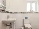Family bathroom at Strawberry Bank - Kingfisher - thumbnail photo