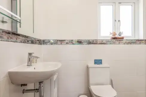 Family bathroom at Strawberry Bank - Kingfisher, Devon