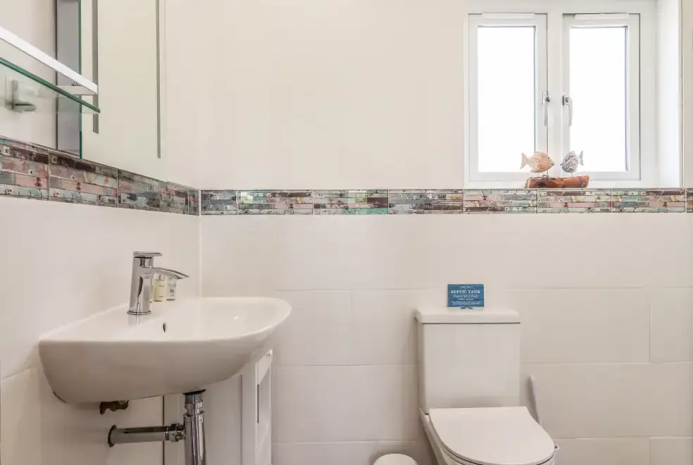 Family bathroom at Strawberry Bank - Kingfisher