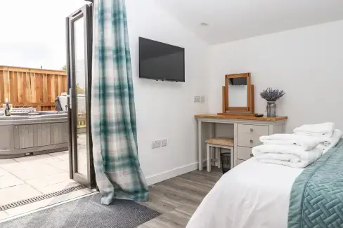 Private Hot Tub at Strawberry Bank - Kingfisher, Devon