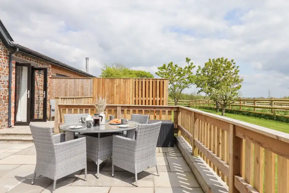 Patio area at Strawberry Bank - Kingfisher