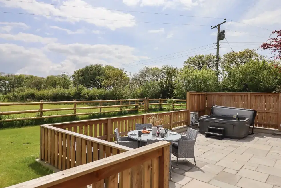 Patio area at Strawberry Bank - Kingfisher